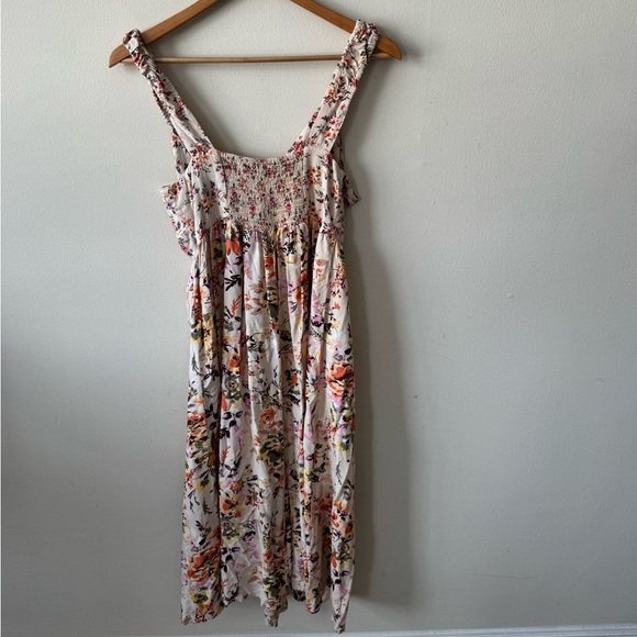 Angie Floral V-Neck Maxi Dress in Cream and Pink - Picture 8 of 8
